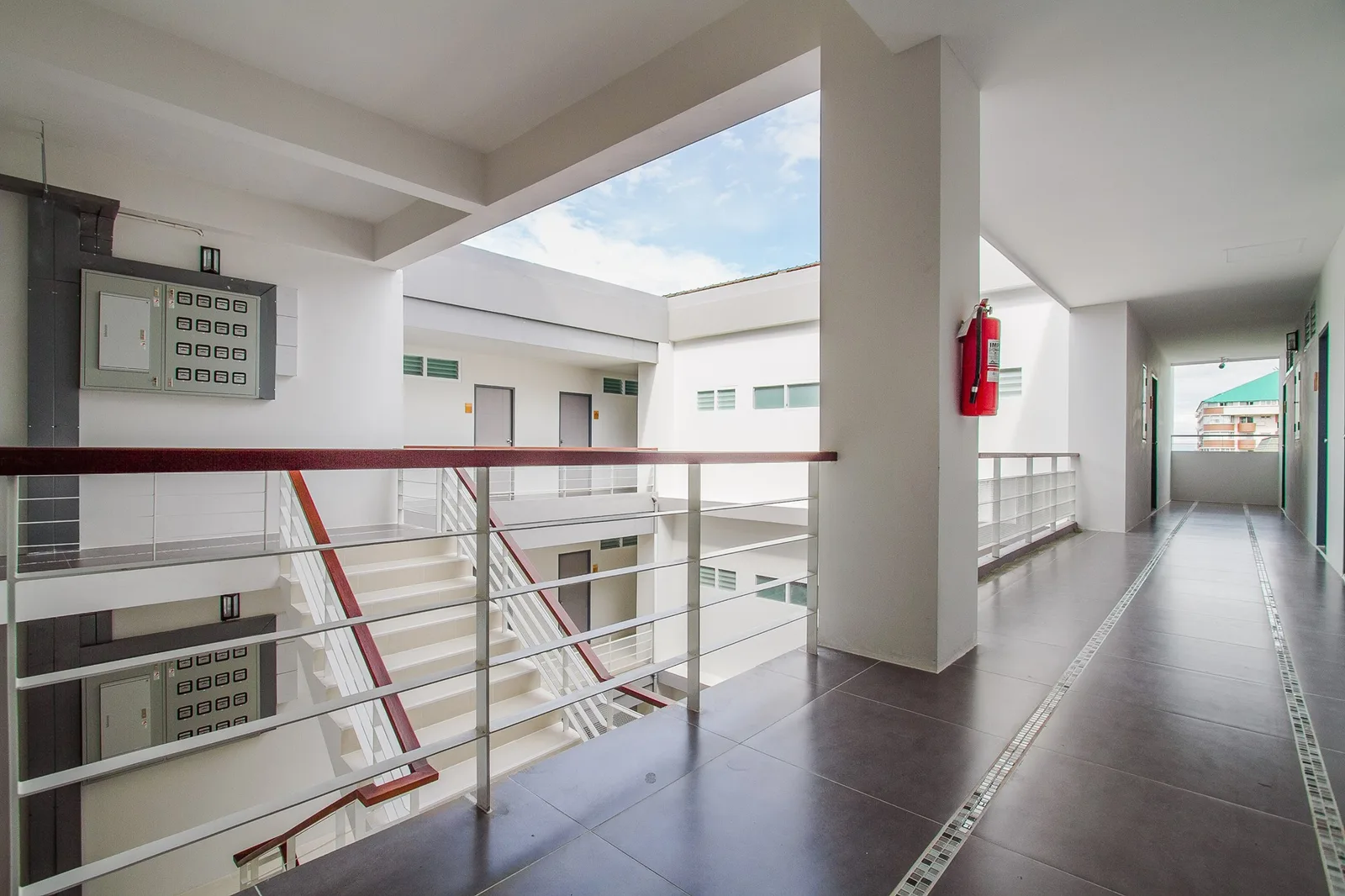 La Residencia — 4