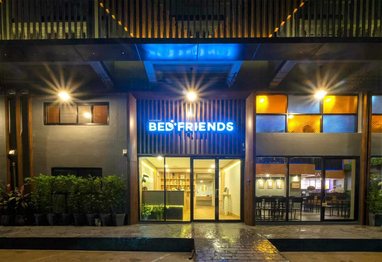 BED Friends Poshtel