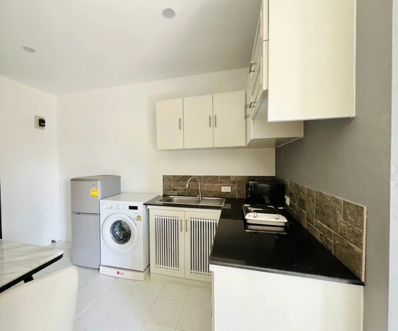 ลาวาเฟม อพาร์ทเมนท์ (Lawafame Apartment) — 6