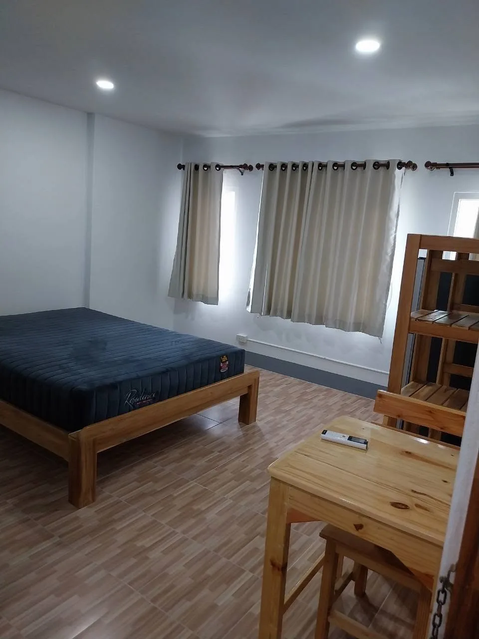 หอพักสตรีชนม์ธานาเพลส